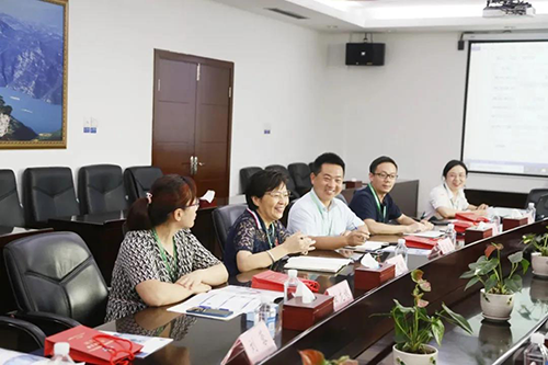 宜昌人福药业副总裁、总工程师李莉娥，，产品开发中心主任吕金良，，副主任吴有斌、曲龙妹等