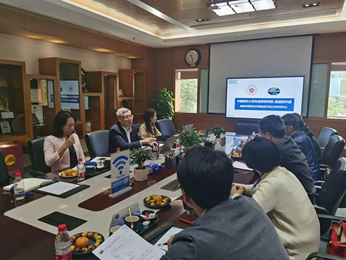 BBIN游戏首席执行官陈春麟博士，，，，商务生长部副总裁蔡金娜博士等人热情接待了金能明书记一行。。。。。