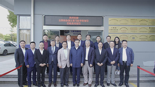 十二届天下政协副主席马培华一行人与BBIN游戏向导合影