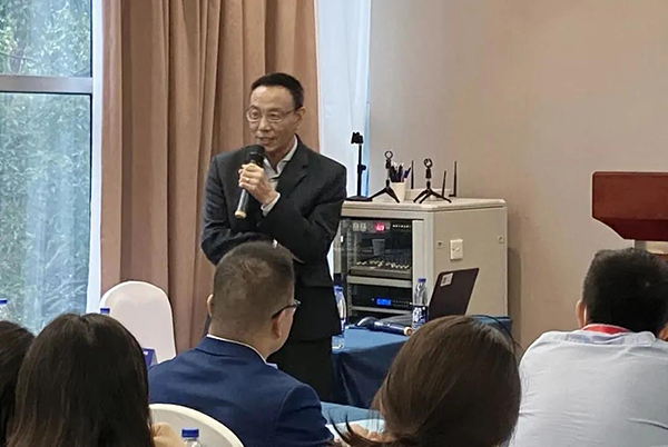 图6-BBIN游戏药代动力学及生物剖析部副总裁万宏博士主持Panel讨论会.png
