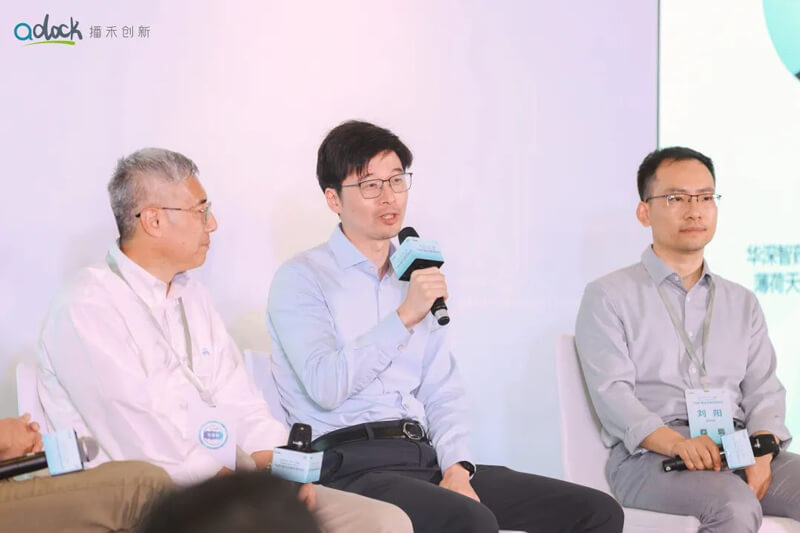 来中国立异相助中心总监胡畏（左二）.jpg